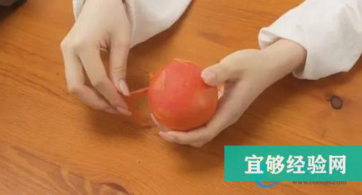 西红柿去皮别只会开水烫了，教你简单方法，皮一扯就全剥开了